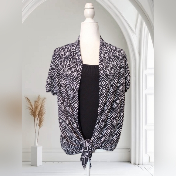 Elementz Tops - ELEMENTZ Black And White Geometric Twinset Blouse Size Large